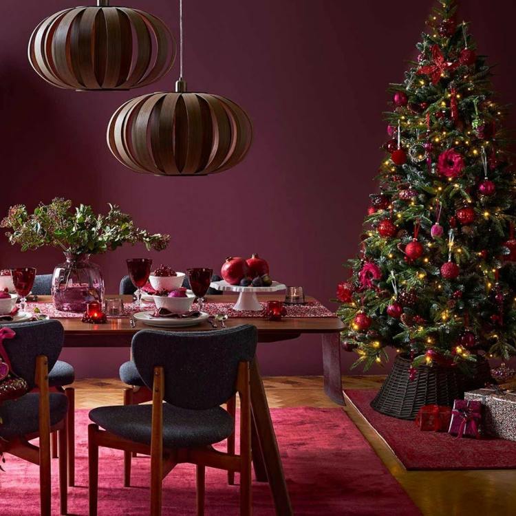 ozdoby jedle vianočné gule bobule tóny dekorácie stola behúň okuliare