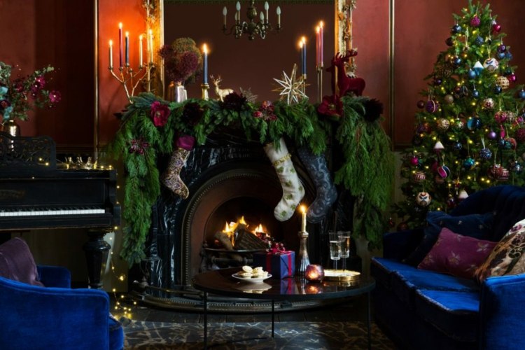 vianočné dekorácie bobule tóny jedľa vianočné gule kvety