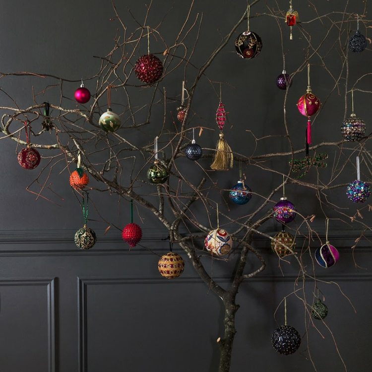 vianočné dekorácie bobule tóny vianočné ozdoby trendová farba svieža