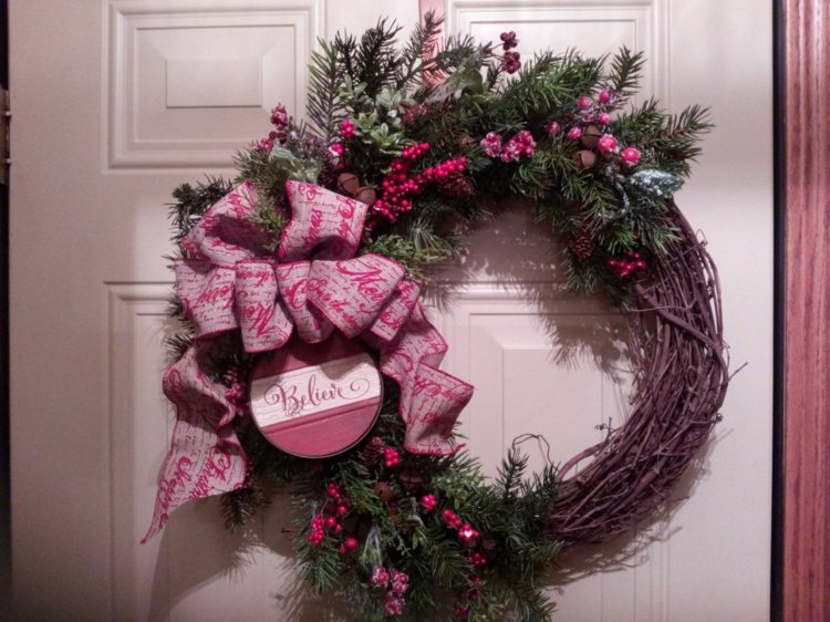 vianočná výzdoba bobule tóny rôzne nuansy stuha bobule