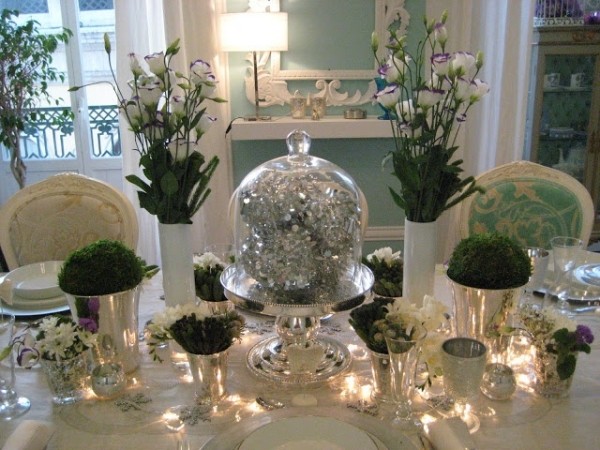 Vianočná dekorácia biele zelené víly svetlá sklenené vázy Vianočná dekorácia biele zelené víly svetlá sklenené vázy