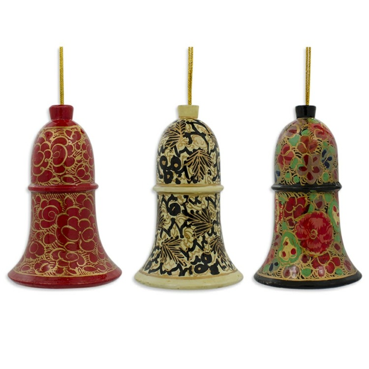 Ozdobte dom na Vianoce krásne maľovanými drevenými zvončekmi vianočná dekorácia s drevenými figúrkami zvončeky ozdoby romantické prívesky
