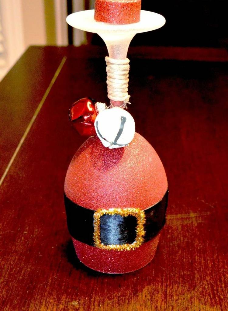 Vianočná dekorácia v podobe očarujúceho kostýmu Santa Clausa vianočné dekorácie poháre na víno santa claus motív trblietavé očarujúce