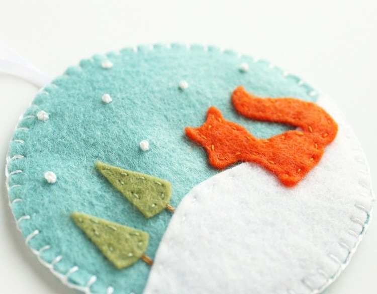 oranžovo sfarbená líška v zasneženej krajine Návody na ušitie vianočnej dekorácie-dekorácie vianočného stromčeka-líška-snehová krajina