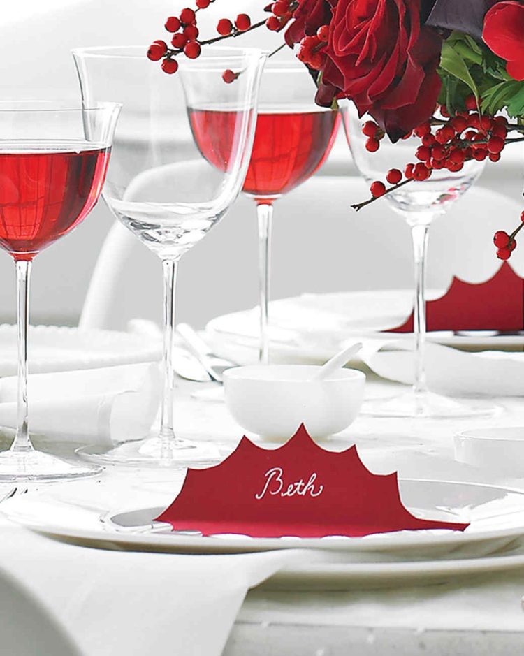 Vystrihnite vianočné pohľadnice na listy papiera