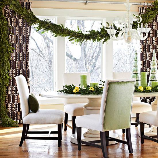 vianočné dekorácie zimostráz girlandy záves okenný stôl vianočné dekorácie a nápady boxwood girlandy záves okenný stôl