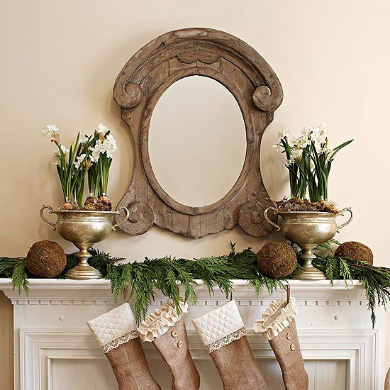 vianočné dekorácie jedľové vetvy vinobranie vianočné topánky vo vidieckom štýle vianočné dekorácie jedľové vetvy vintage štýl vianočné čižmy