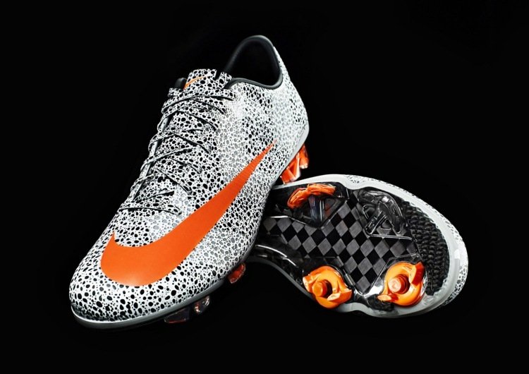 Dospievajúcim chlapcom sa určite budú páčiť tieto sieťované kopačky vianočné darčeky pre teenagerov topánky Nike futbalové dýchacie sieťoviny