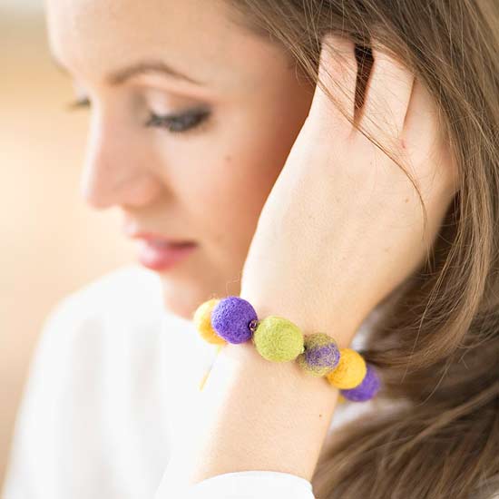 Vianočné darčeky drotársky náramok plstené vaty nápady na vianočné darčeky náramok z filcu z vaty