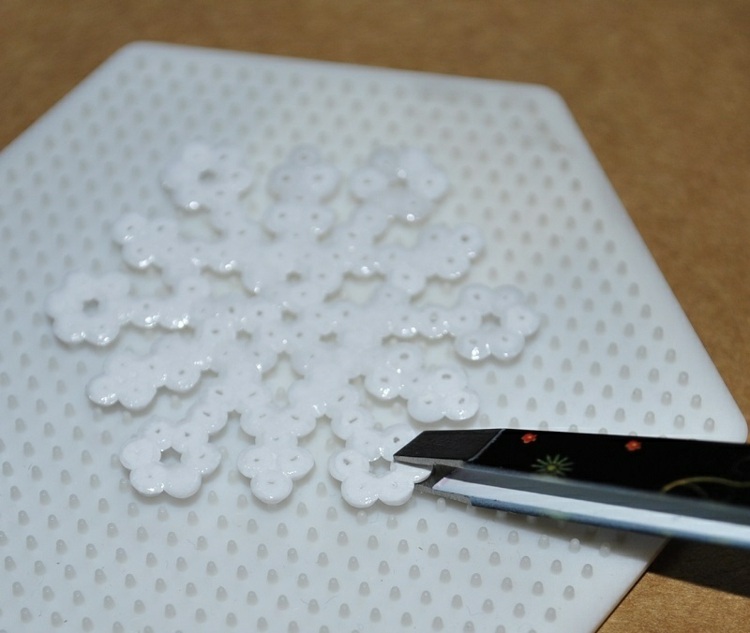 pegboard snehové vločky žehlenie korálikov vianočné motívy