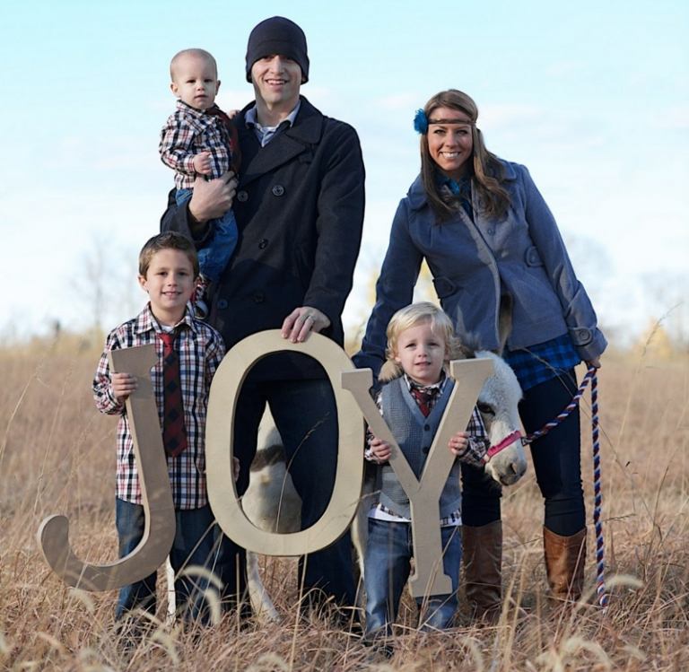 Ozdobte vianočnú pohľadnicu rodinnými fotografiami - originálny nápad Vianočné pohľadnice-urob si sám-originál-rodinné-fotky-nápady-sladké