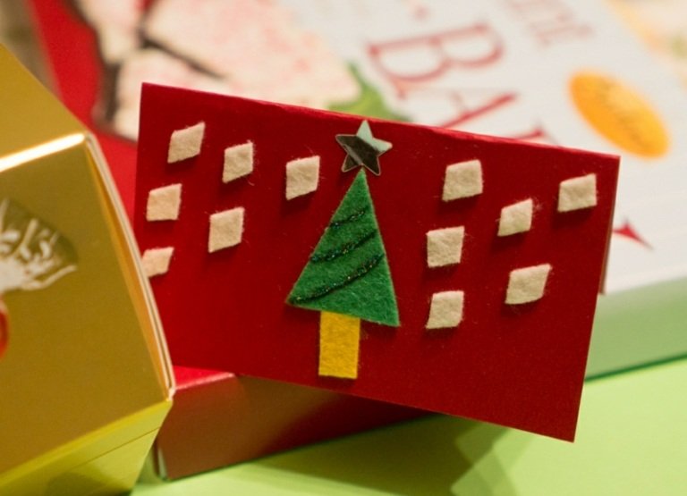 Vystrihnite vianočný stromček z plsti a vytvorte vianočnú pohľadnicu Vianočné pohľadnice-urob si sám-cítil-nápady na vianočný stromček