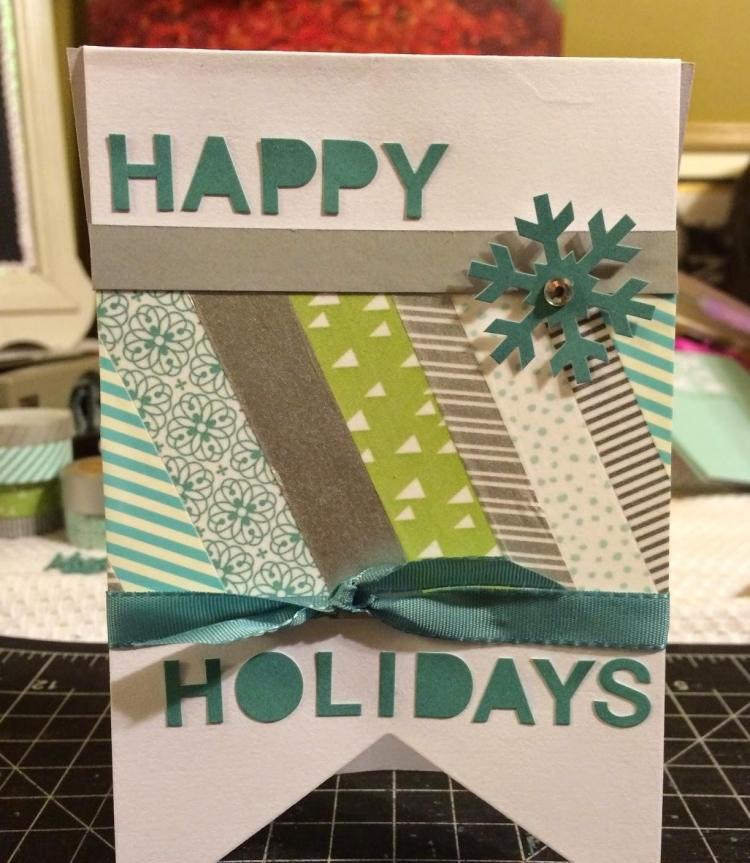 krásna zdobená pohľadnica s ozdobným papierom a vyrazeným nápisom Vianočné pohľadnice-drotár-nápady-vystrihnúť-snehová vločka-ozdobná-papierová páska