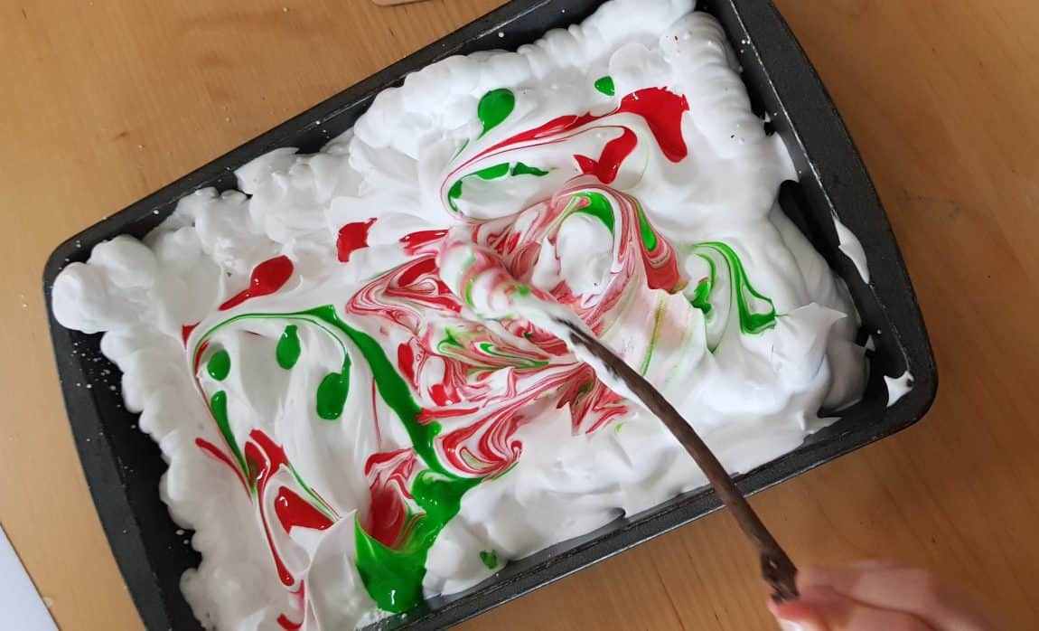 Výroba vianočných pohľadníc, maľovanie pohľadníc akrylovými farbami, návod na mramorovanie