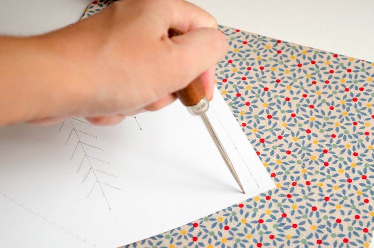 bodnúť vianočnými pohľadnicami diery bodky