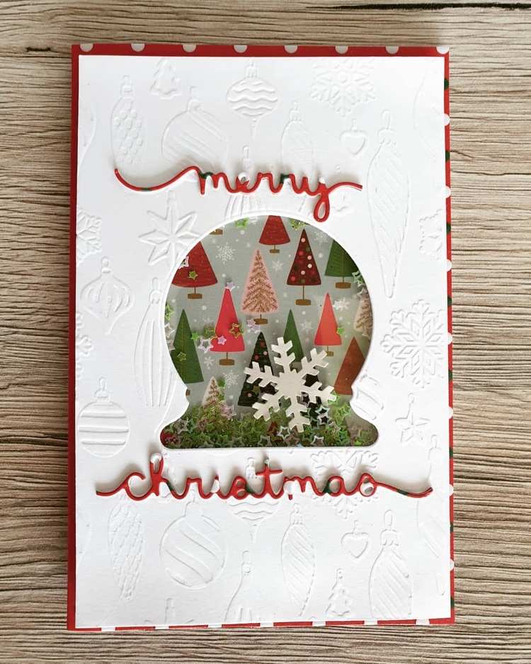 Vianočná pohľadnica s trasúcimi sa snehovými glóbusmi