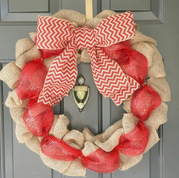 Ľanový veniec červená mašľa béžová červená cik cak červená mašľa béžová červená cik cak vzor