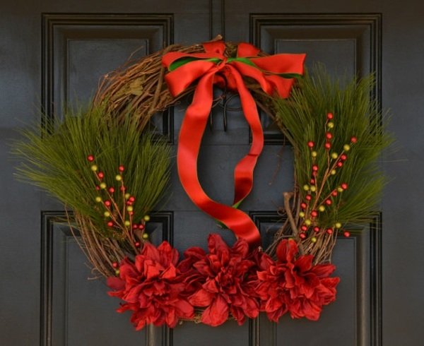 Vianočný veniec tráva červená mašľa umelé kvety Tráva červená mašľa umelé kvety mini sklenené korálky