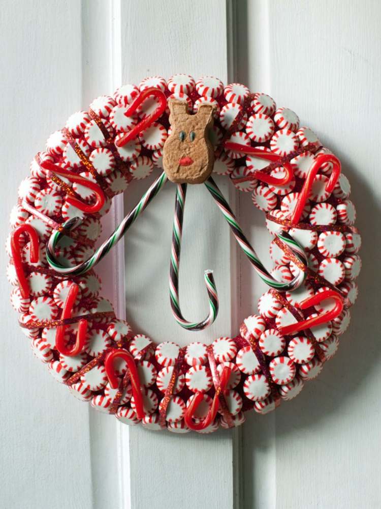Remeslá s cukríkmi a sladkosťami drotár vianočný veniec cukríky biele červené cukríky sobie originály