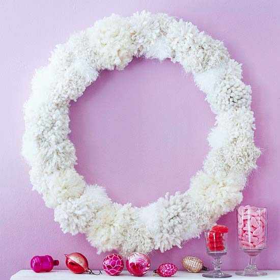 Biely veniec-vlna-cítil remeselné nápady-vianočná dekorácia Biely veniec textilný mäkký filc remeselné nápady vianočné dekorácie
