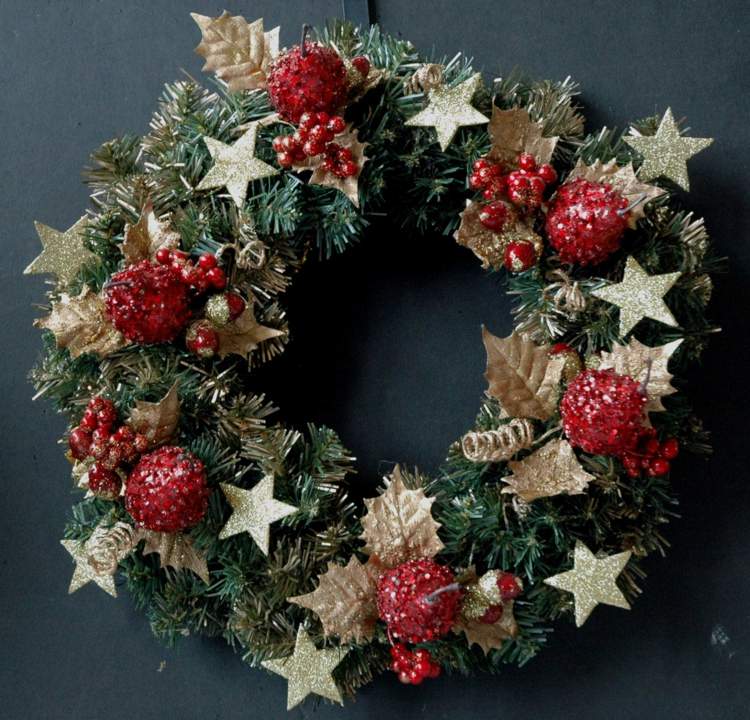 drotár vianočný veniec jablká trblietky hviezdy listy jedľové konáre