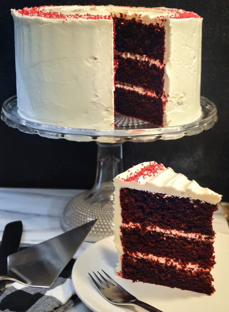 Upečte vianočné koláče podľa originálneho amerického receptu Pečenie vianočky-recept-červená-zamatová torta