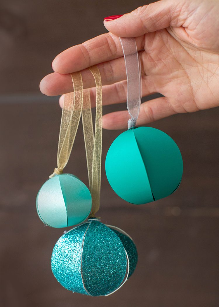 Vyrobte si vlastné vianočné gule z papiera Návod na dekoráciu vianočného stromčeka