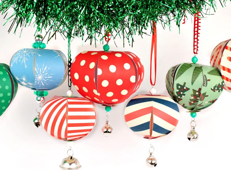 Tinker vianočné gule Vyrobte si farebné lampióny sami z pásikov