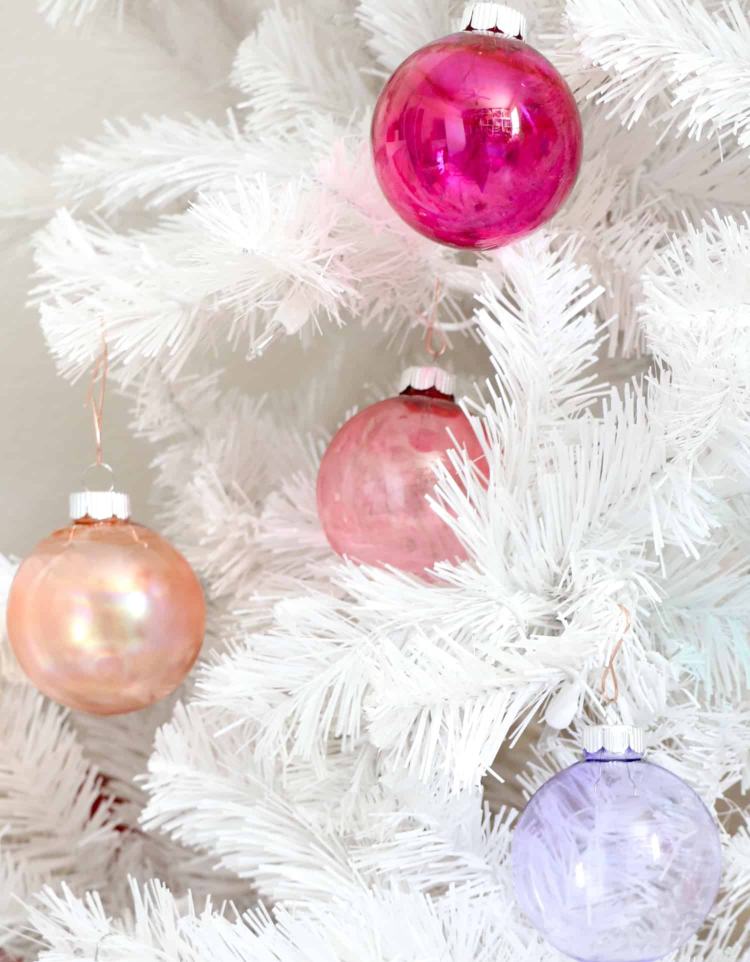 Vianočné gule maľujú transparentné nápady deti