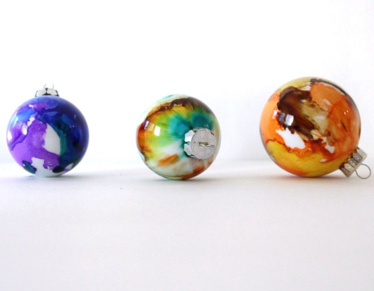 Maľovať vianočné gule aplikujte nápady na akvarely