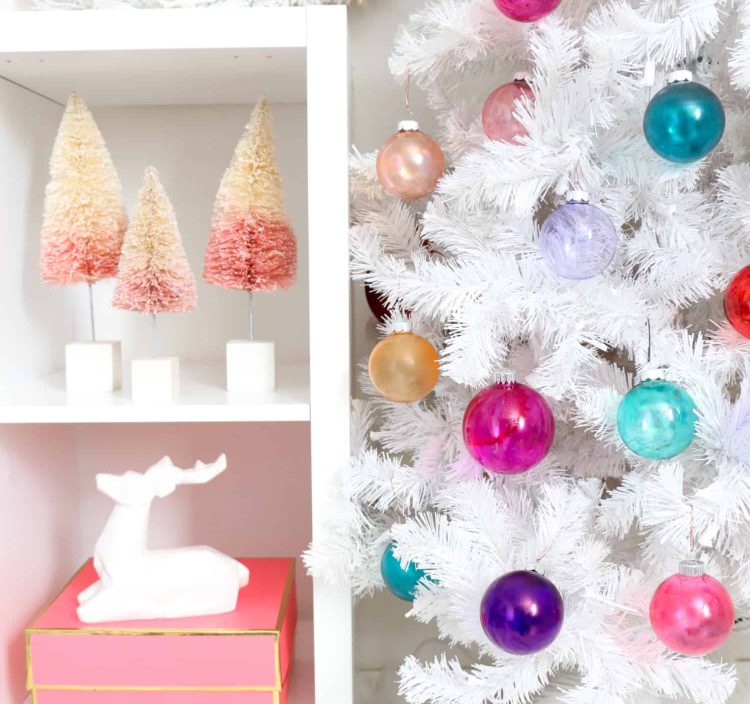 Maľovanie vianočných gúľ Vyrobte si vlastné ozdoby na vianočný stromček