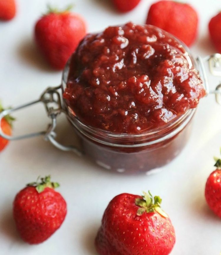 vyrobte si vlastný vianočný džem jahodové amaretto vanilkovo -škoricové korenie