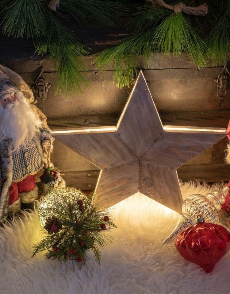 Rustikálna DIY hviezda s osvetlením, postavená z drevených dosiek