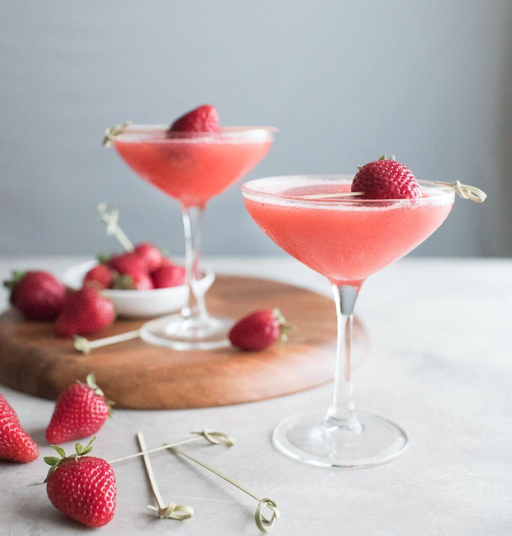 Frose recept víno slushie recept ružové víno jahody ružová voda letný nápoj