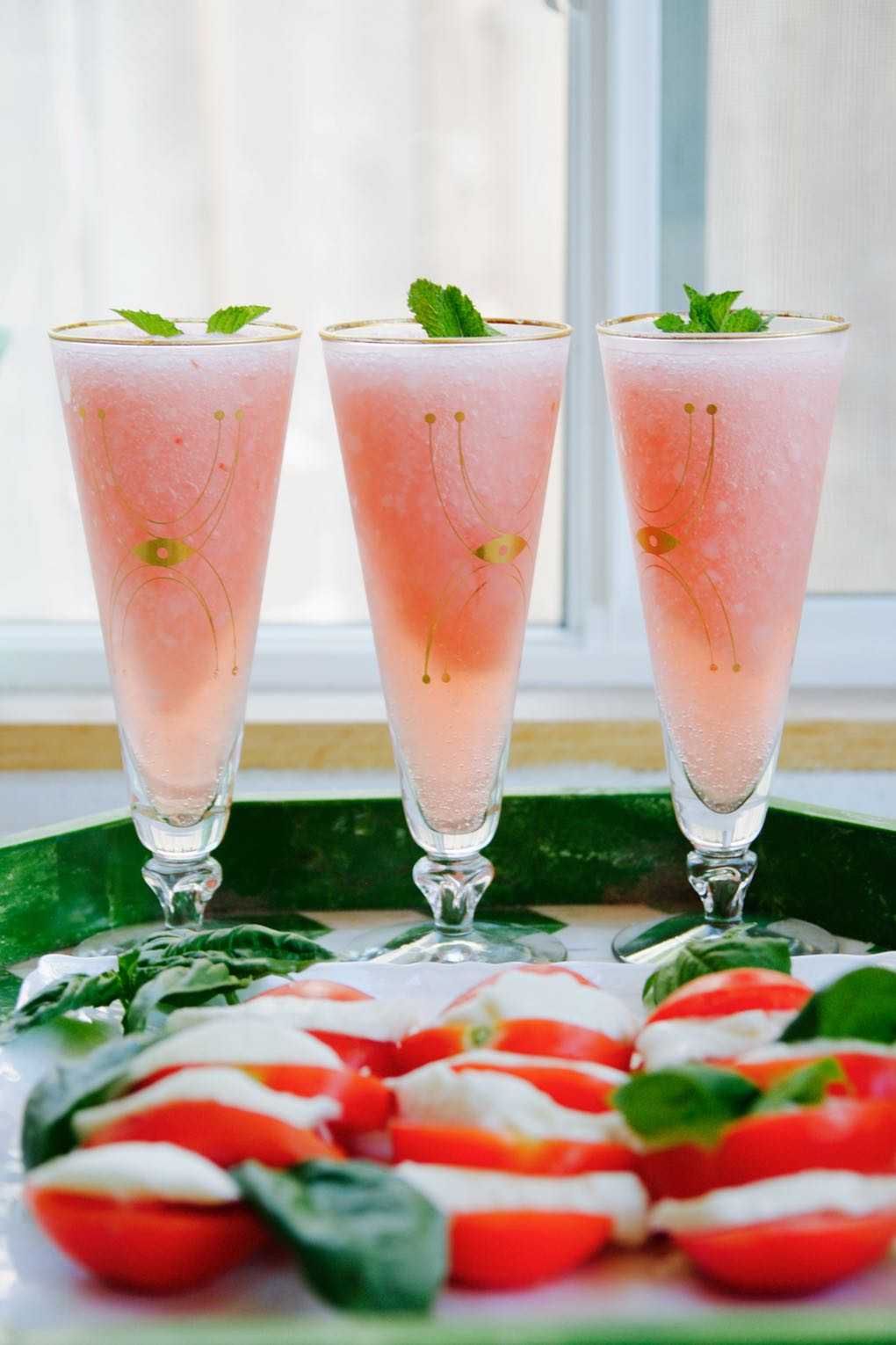 Recept Frosé víno slushie mäta letný nápoj zdravý šalát Caprese recept