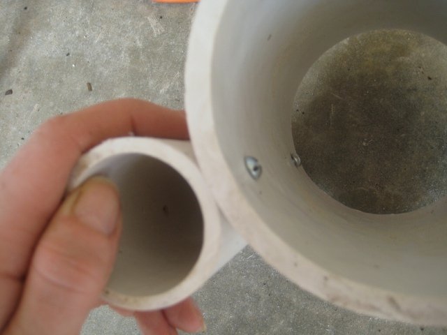 pvc rúrky skrutky diy stojan na víno krok 5