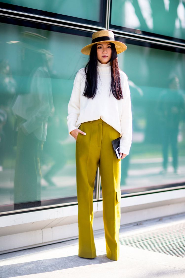 široké nohavice trendová farba jarná horčicová limetkovo zelená