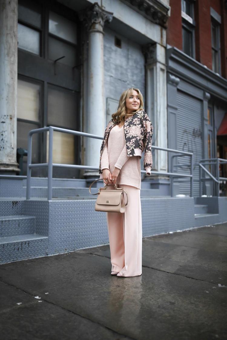 široké nohavice trend pastelovo ružový púder