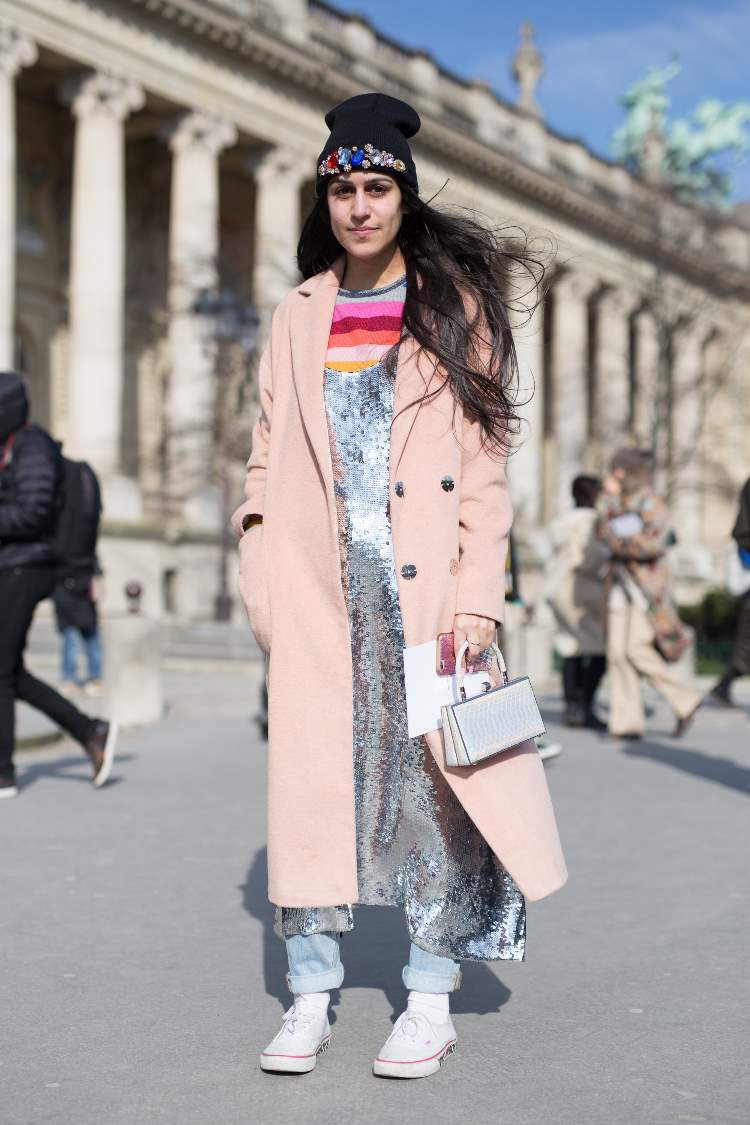 ktorá farba sa hodí k staroružovým rifliam mama kombinujú jarné módne trendy