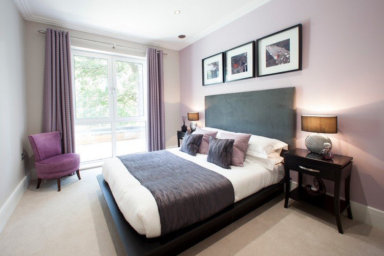 orgovánová farba na stenu, posteľ a nočné stolíky vo farbe wenge ktoré-farby-zodpovedajú-wenge-posteľ-nočné stolíky-lila-stena-farba