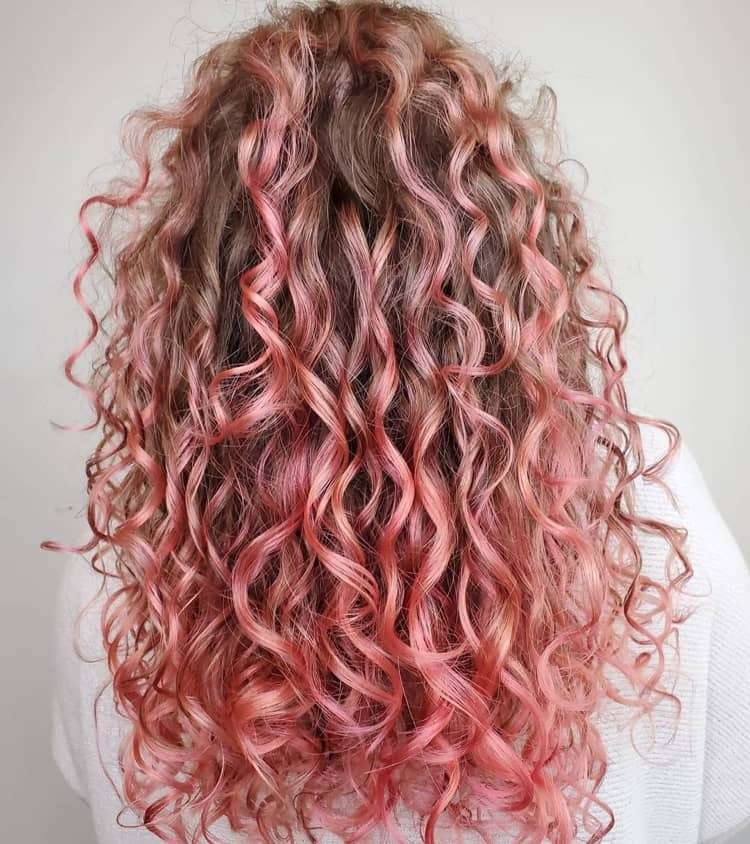 Rosegold najlepšia farba vlasov na kučery