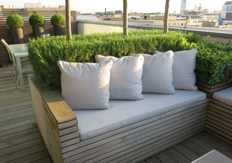 Rozmarín proti komárom na terase