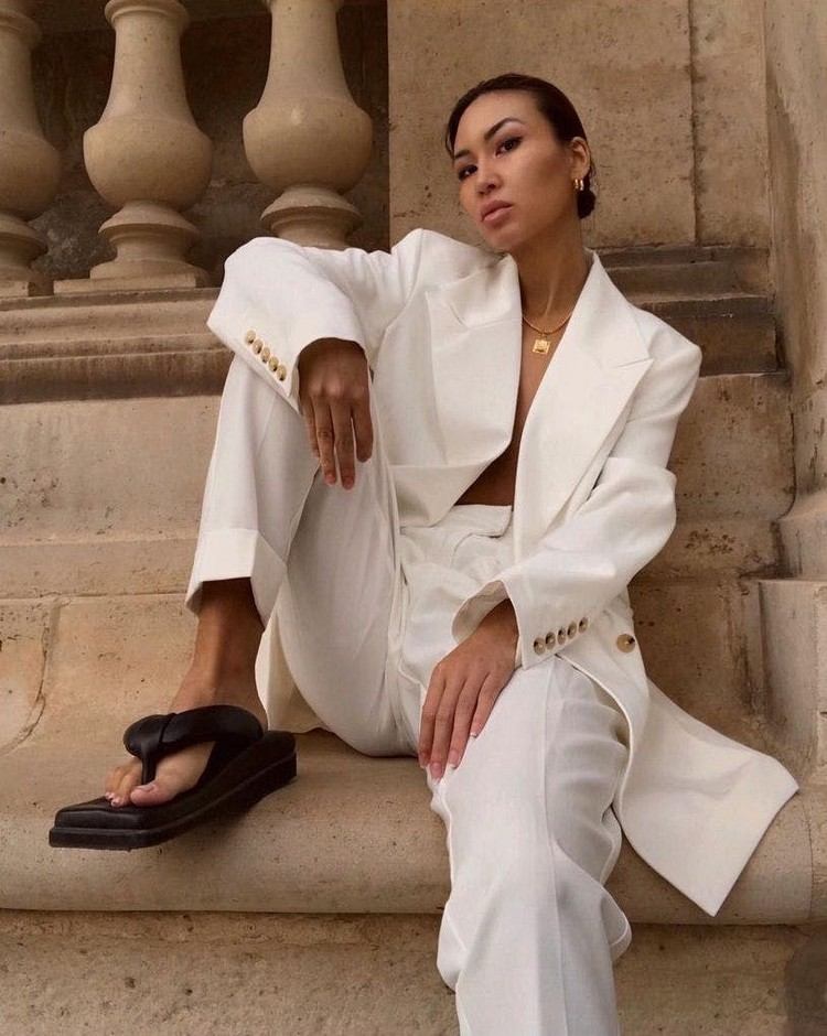 Skombinujte trendy letných topánok 2021 ako šľapky