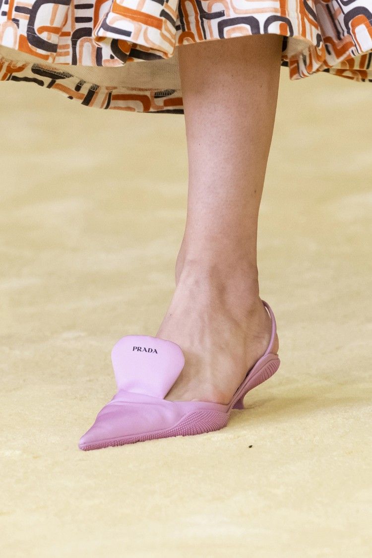 Podpätky mačiatka kombinujú topánky, ktoré nosíte v lete 2021