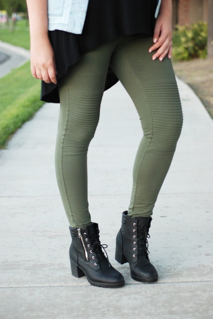 Aké topánky nosiť legíny jesenné khaki nohavice čierne členkové topánky so šnúrkami