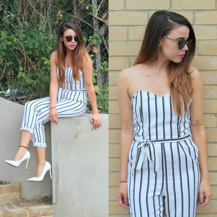 pruhovaný overal v čiernobielych lodičkách bez ramienok