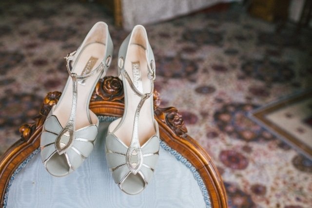 Elegantné módne topánky-na svadbu-sofistikované detaily-ramienka Módna svadobná obuv pre svadobné sofistikované detaily-traky cez priehlavok