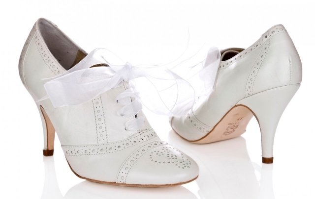 Nápady na uzavreté svadobné topánky-sofistikovaný dizajn-elegantný Elegantné uzavreté svadobné topánky - retro dizajn