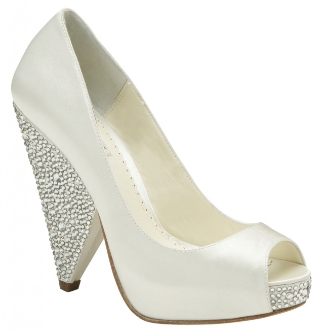 efektné dámske topánky na svadbu s kamienkami na podpätku s kamienkami neobvyklé dámske topánky na svadobnú vykúkajúcu pätu ozdobenú kamienkami