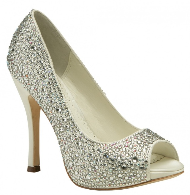 Platformové lodičky na platforme s trendmi svadobných topánok s kamienkami Platforma na platforme, lodičky, šperky so svadobnou módou s kamienkami